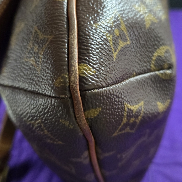 Louis Vuitton Brown Monogram Messenger Bag - Picture 4 of 15